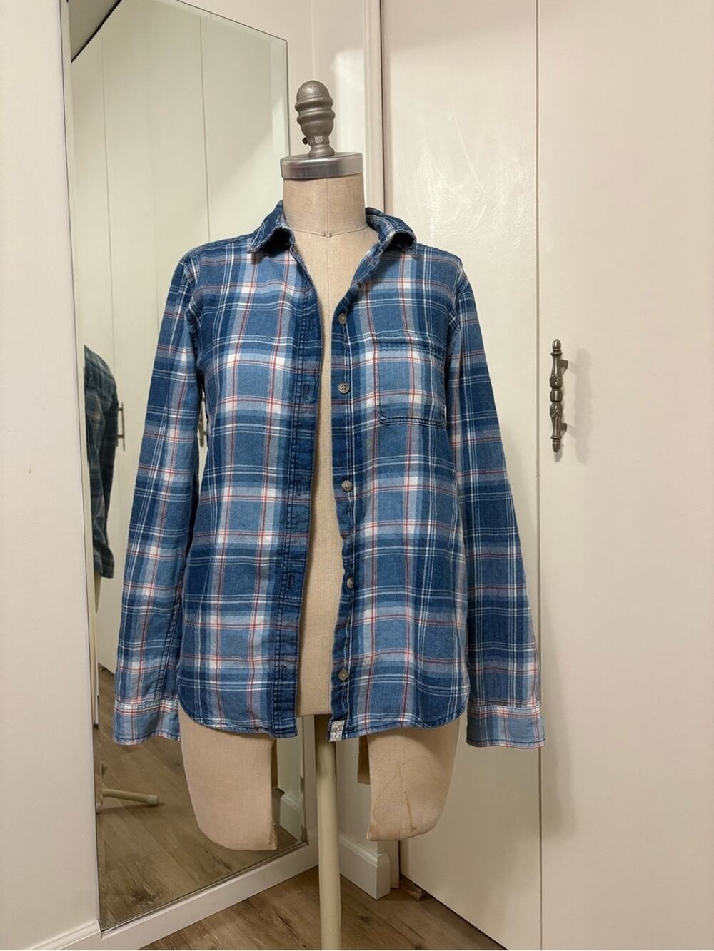American Eagle Boyfriend Fit Blue Plaid Flannel Button Shirt Woman XS